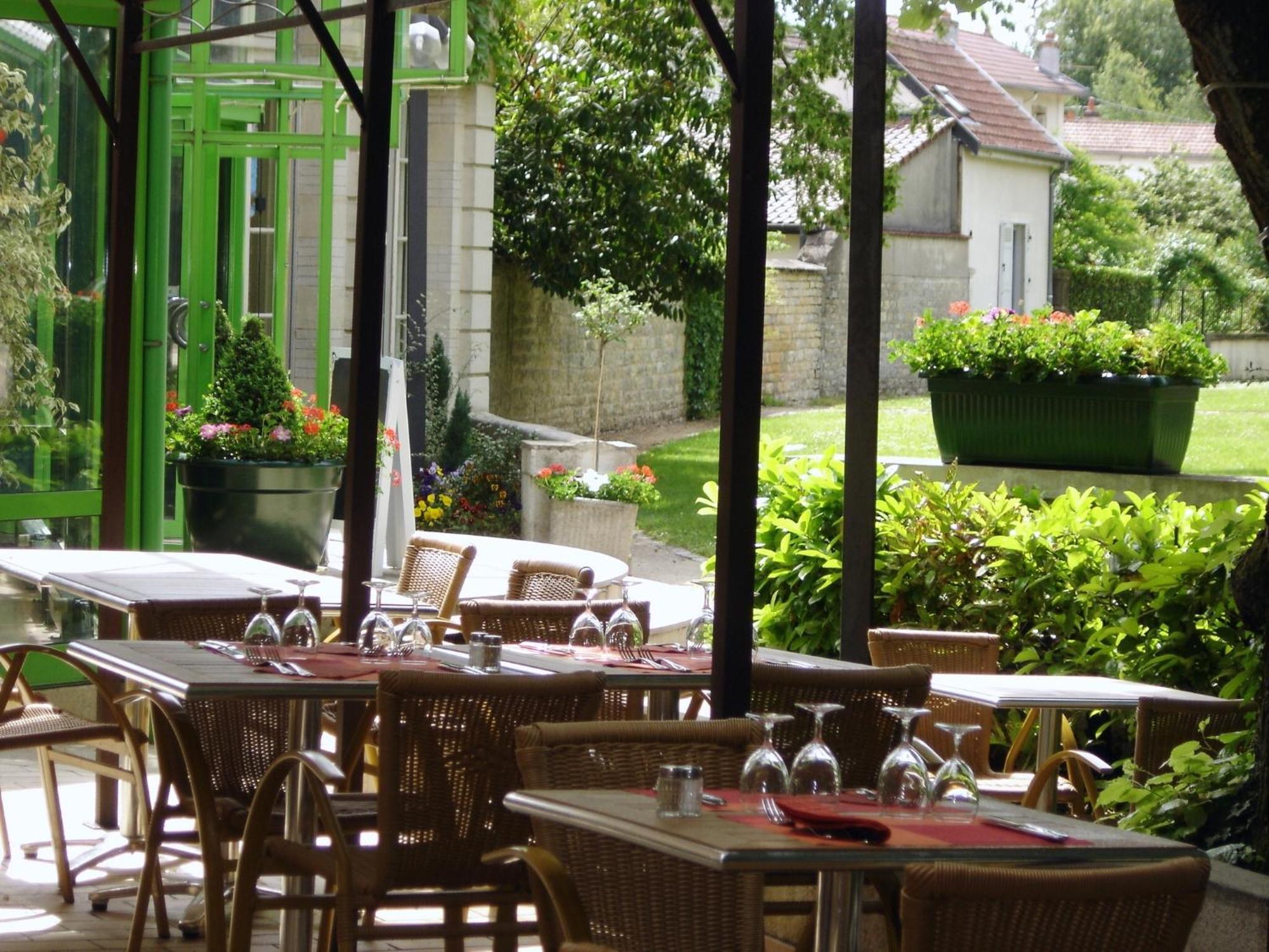 Hotel Restaurant Du Parc De La Colombiere Дижон Экстерьер фото